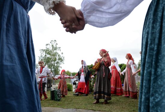 Orthodox Christians celebrate Savior of the Apple Day Feast