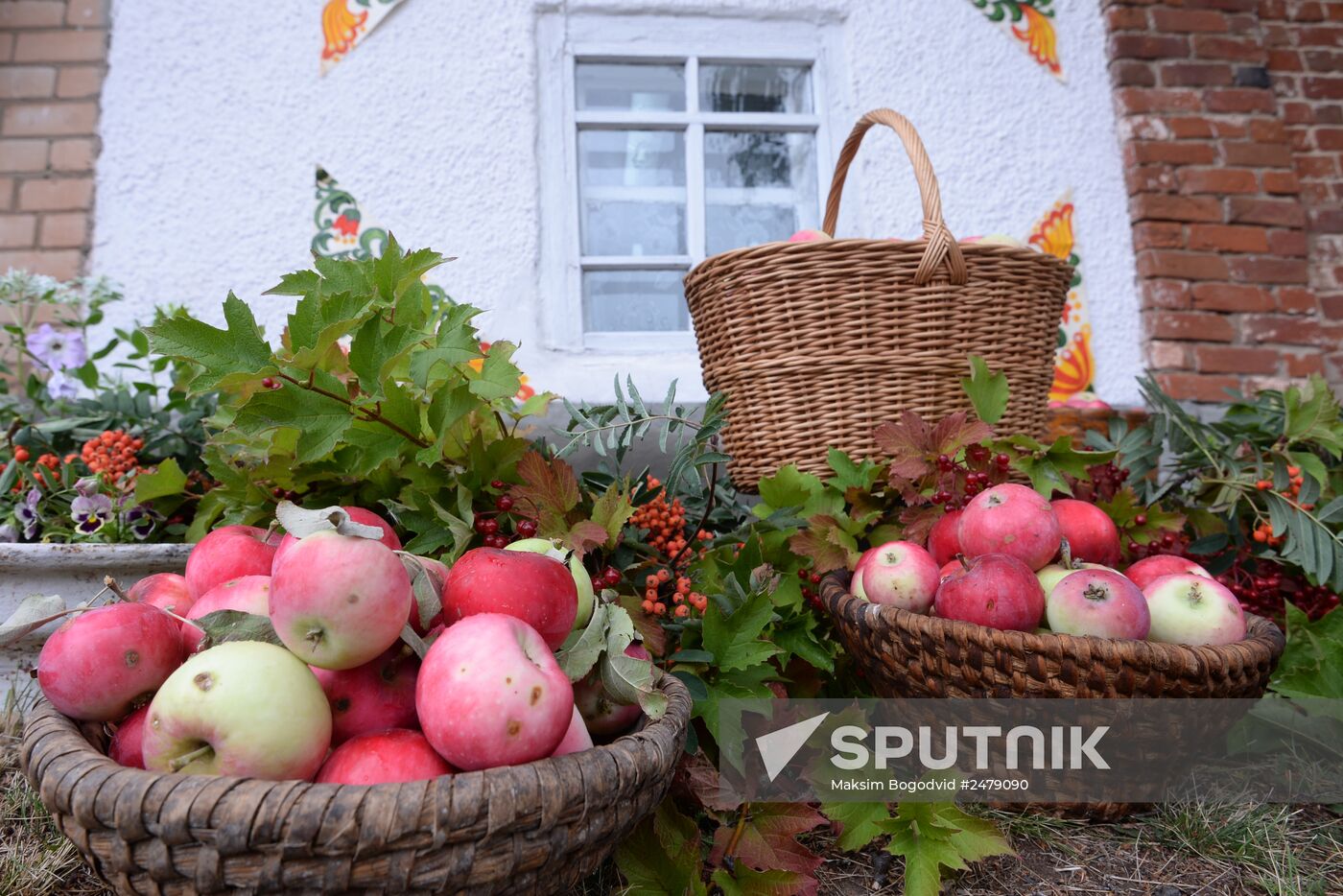 Orthodox Christians celebrate Savior of the Apple Day Feast