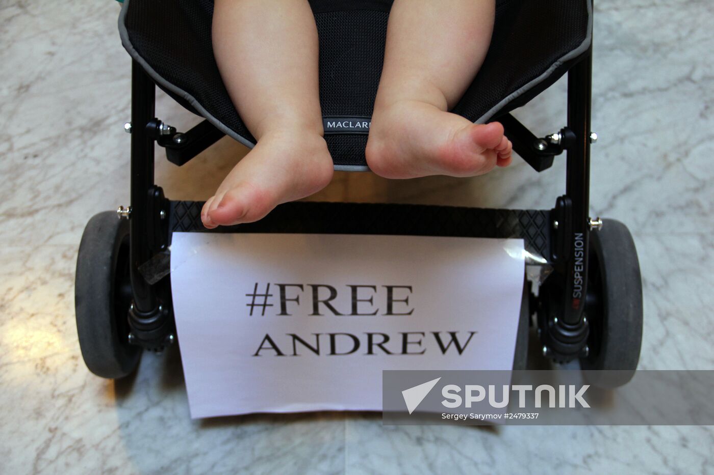 Flashmob in support of missing photo journalist Andrei Stenin in Madrid