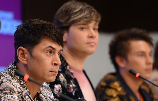 News conference with Na Na band