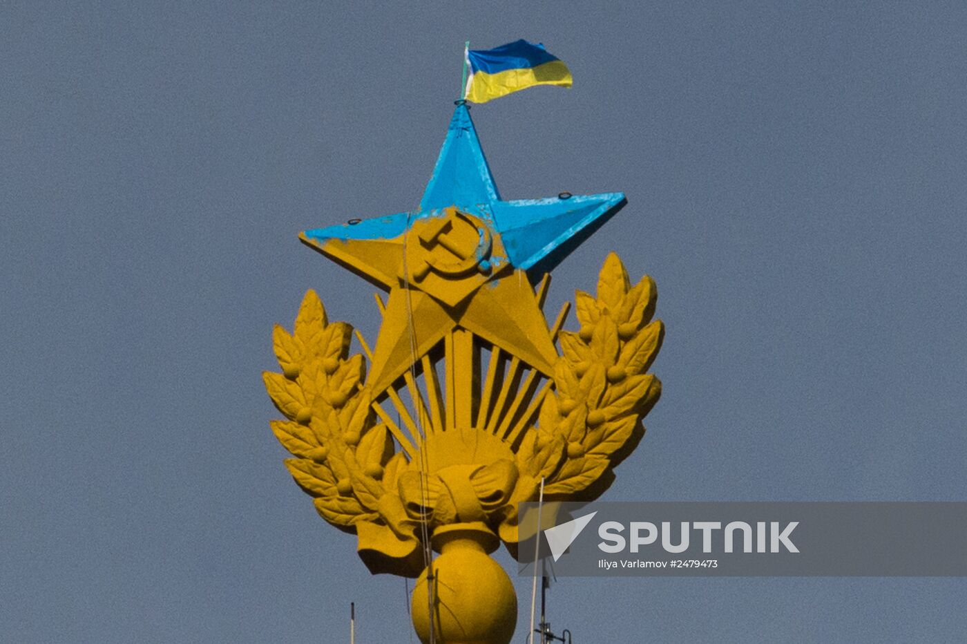 Unknown activists paint star blue atop Kotelnicheskaya Embankment building