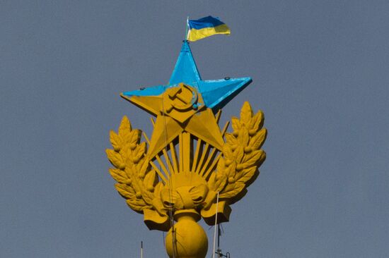 Unknown activists paint star blue atop Kotelnicheskaya Embankment building