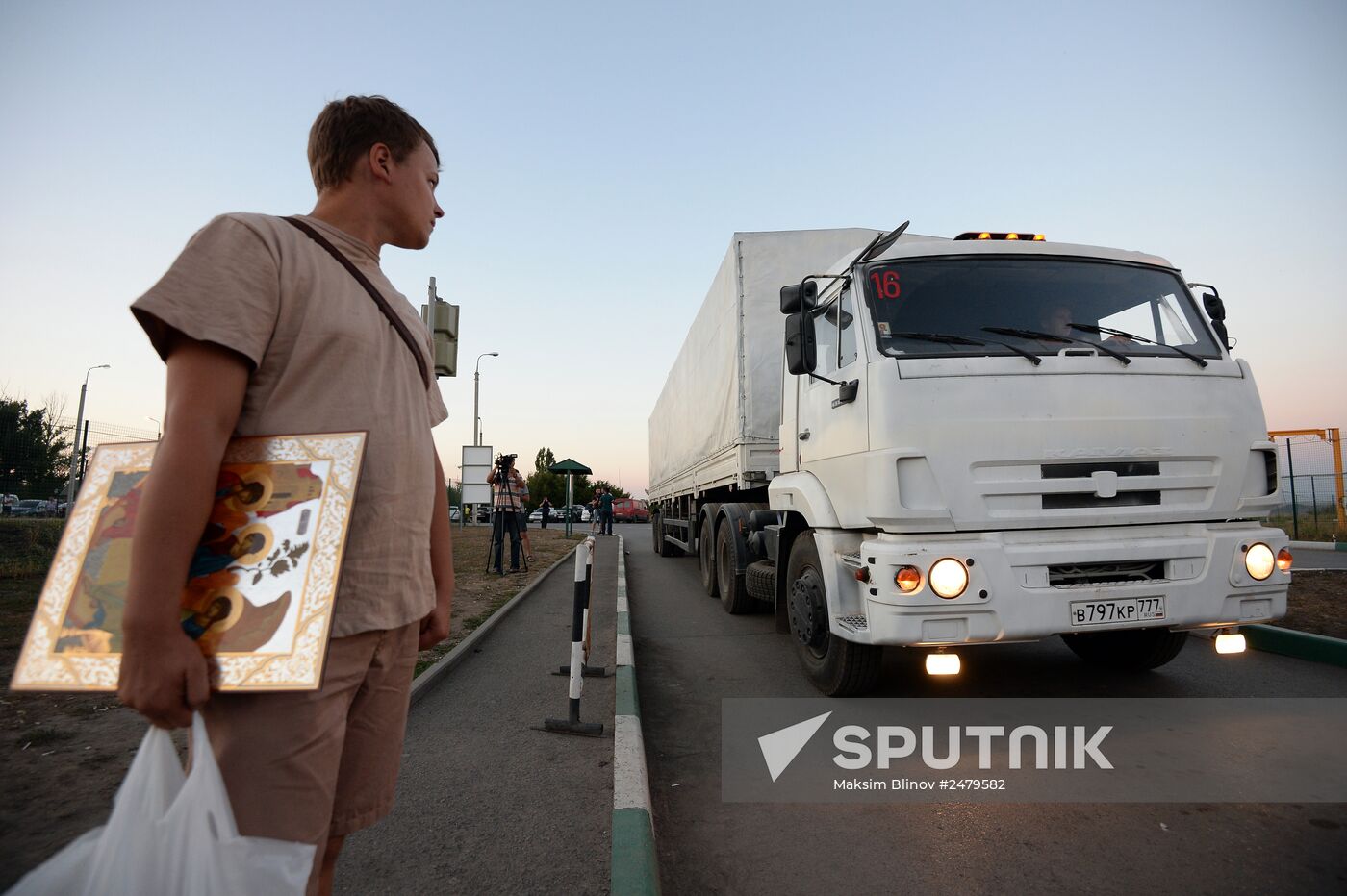 First trucks carrying humanitarian aid for Ukraine at Donetsk checkpoint