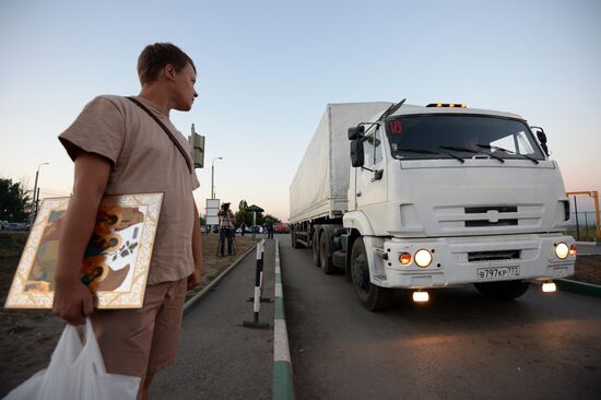 First trucks carrying humanitarian aid for Ukraine at Donetsk checkpoint