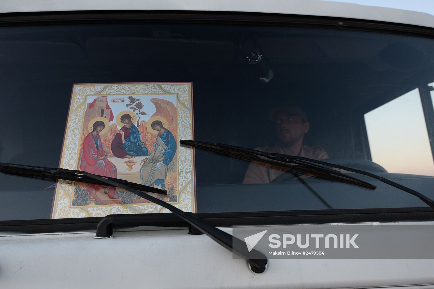 First trucks carrying humanitarian aid for Ukraine at Donetsk checkpoint