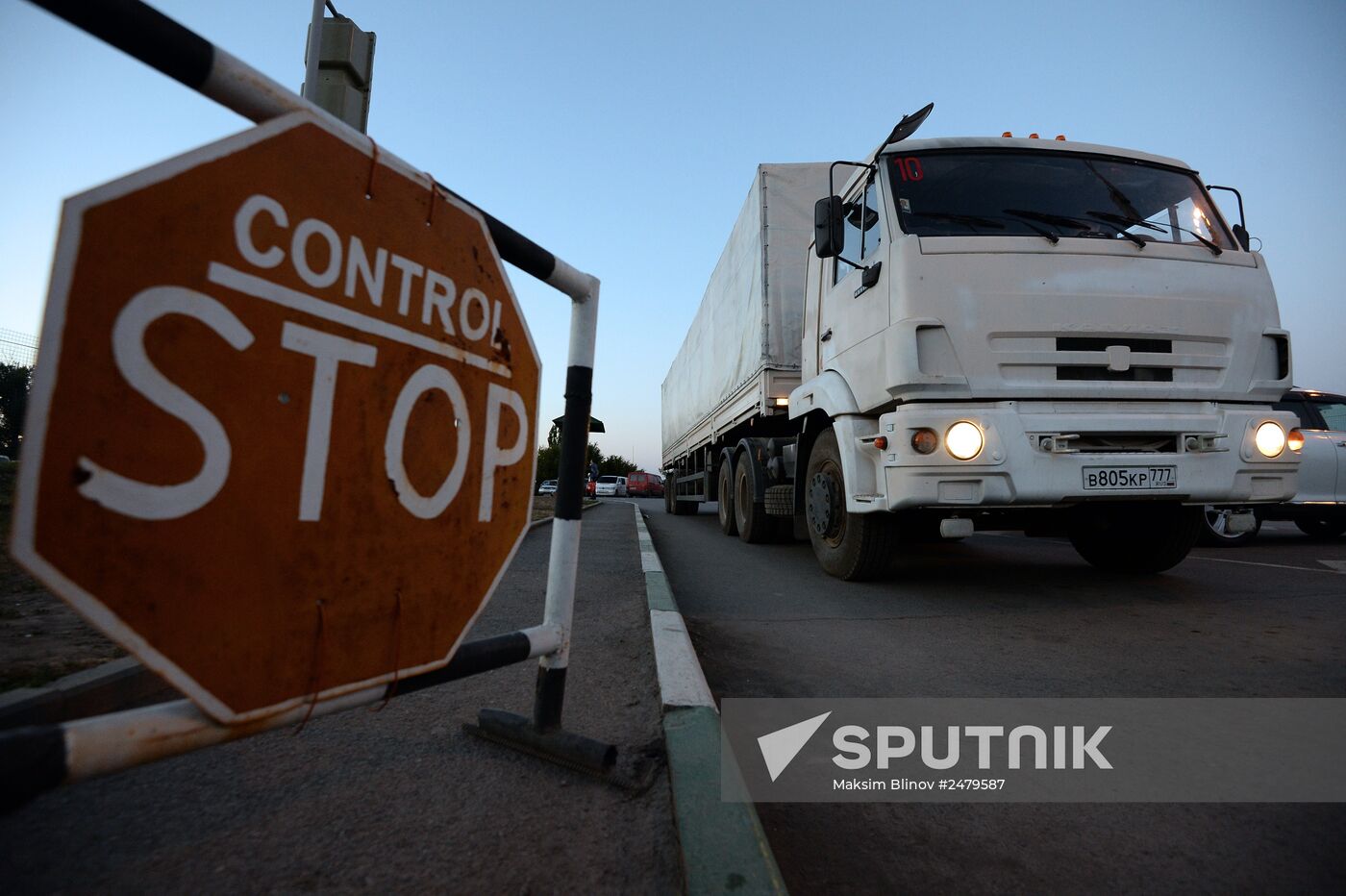 First trucks carrying humanitarian aid for Ukraine at Donetsk checkpoint
