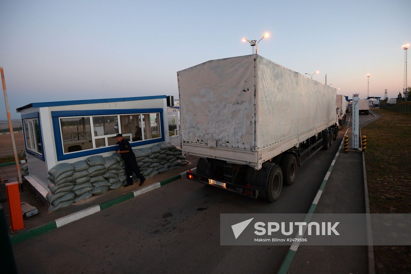 First trucks carrying humanitarian aid for Ukraine at Donetsk checkpoint