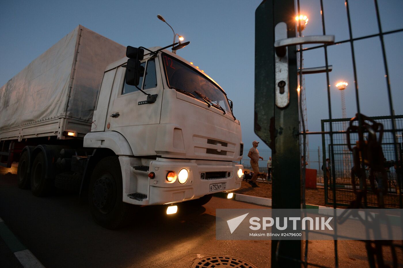 First trucks carrying humanitarian aid for Ukraine at Donetsk checkpoint