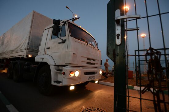 First trucks carrying humanitarian aid for Ukraine at Donetsk checkpoint