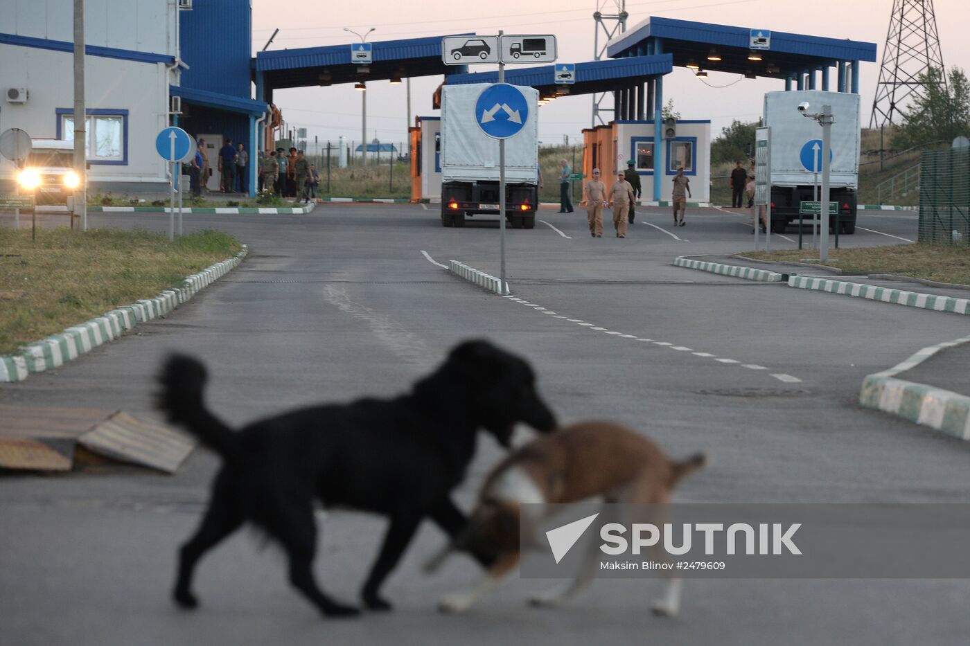 First trucks carrying humanitarian aid for Ukraine at Donetsk checkpoint