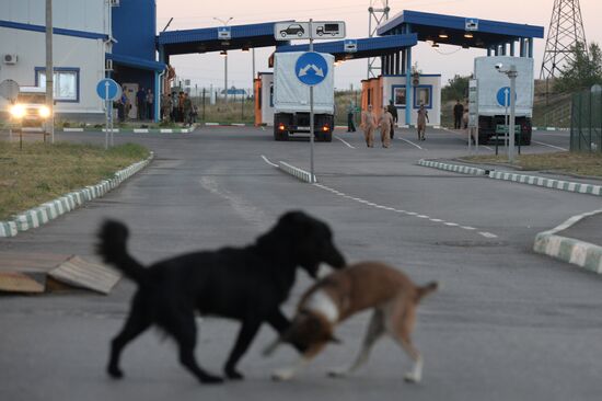 First trucks carrying humanitarian aid for Ukraine at Donetsk checkpoint