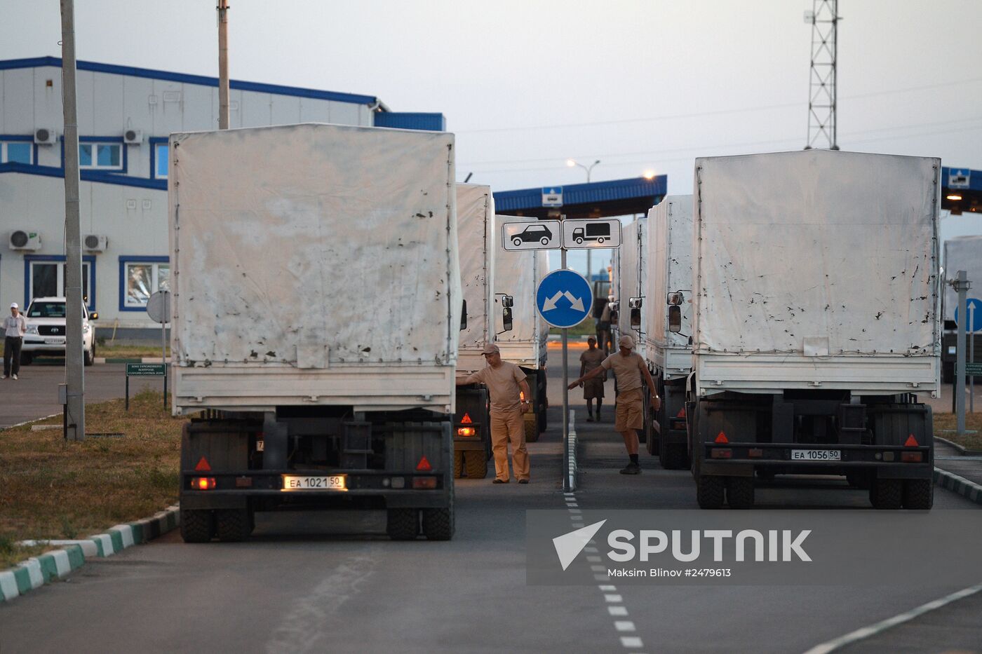 First trucks carrying humanitarian aid for Ukraine at Donetsk checkpoint
