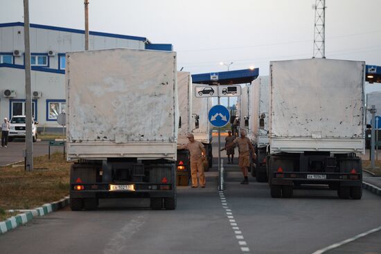 First trucks carrying humanitarian aid for Ukraine at Donetsk checkpoint