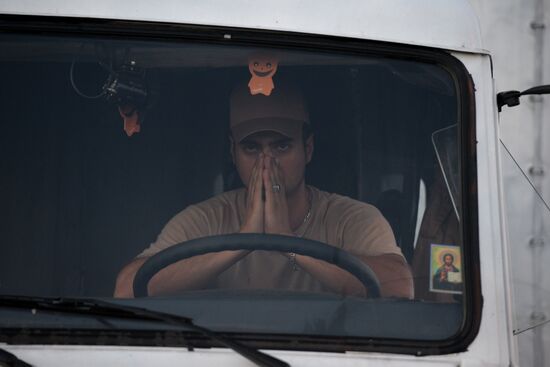 First trucks carrying humanitarian aid for Ukraine at Donetsk checkpoint