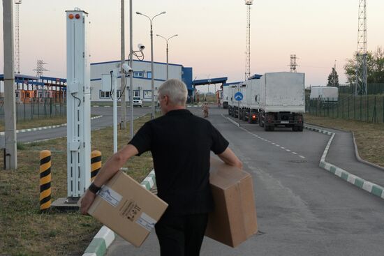 First trucks carrying humanitarian aid for Ukraine at Donetsk checkpoint