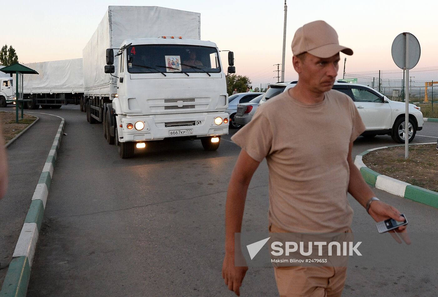 First trucks carrying humanitarian aid for Ukraine at Donetsk checkpoint
