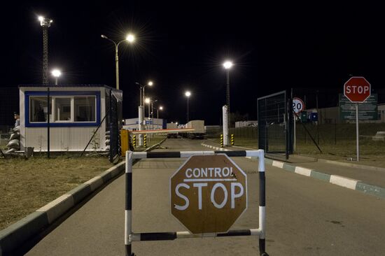First trucks carrying humanitarian aid for Ukraine at Donetsk checkpoint