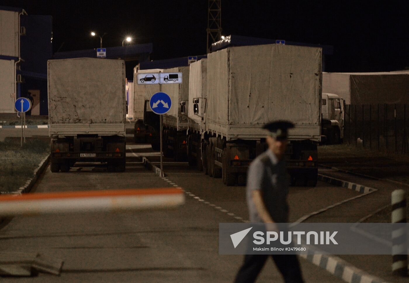 First trucks carrying humanitarian aid for Ukraine at Donetsk checkpoint