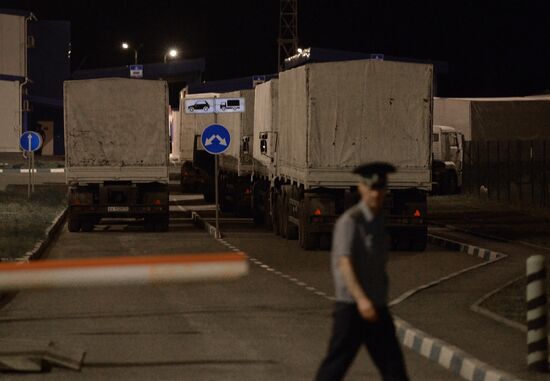 First trucks carrying humanitarian aid for Ukraine at Donetsk checkpoint