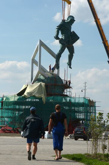 Installing Gladiator sculpture at the northern stands of Spartak stadium