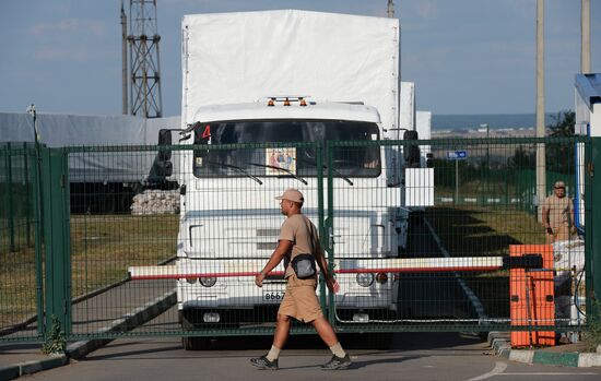 Humanitarian aid convoy for Ukraine's south-east at Donetsk border crossing point