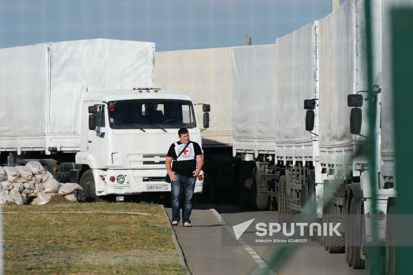 Humanitarian aid convoy for Ukraine's south-east at Donetsk border crossing point