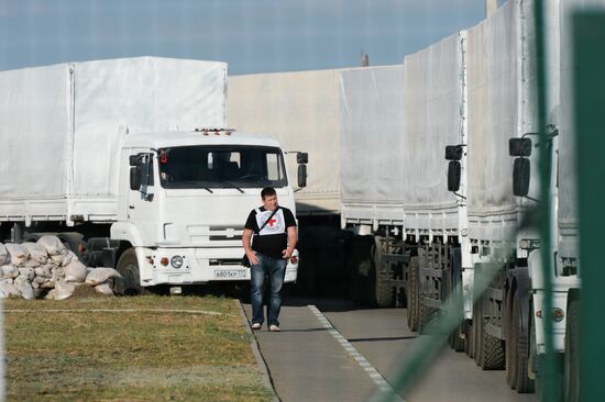 Humanitarian aid convoy for Ukraine's south-east at Donetsk border crossing point