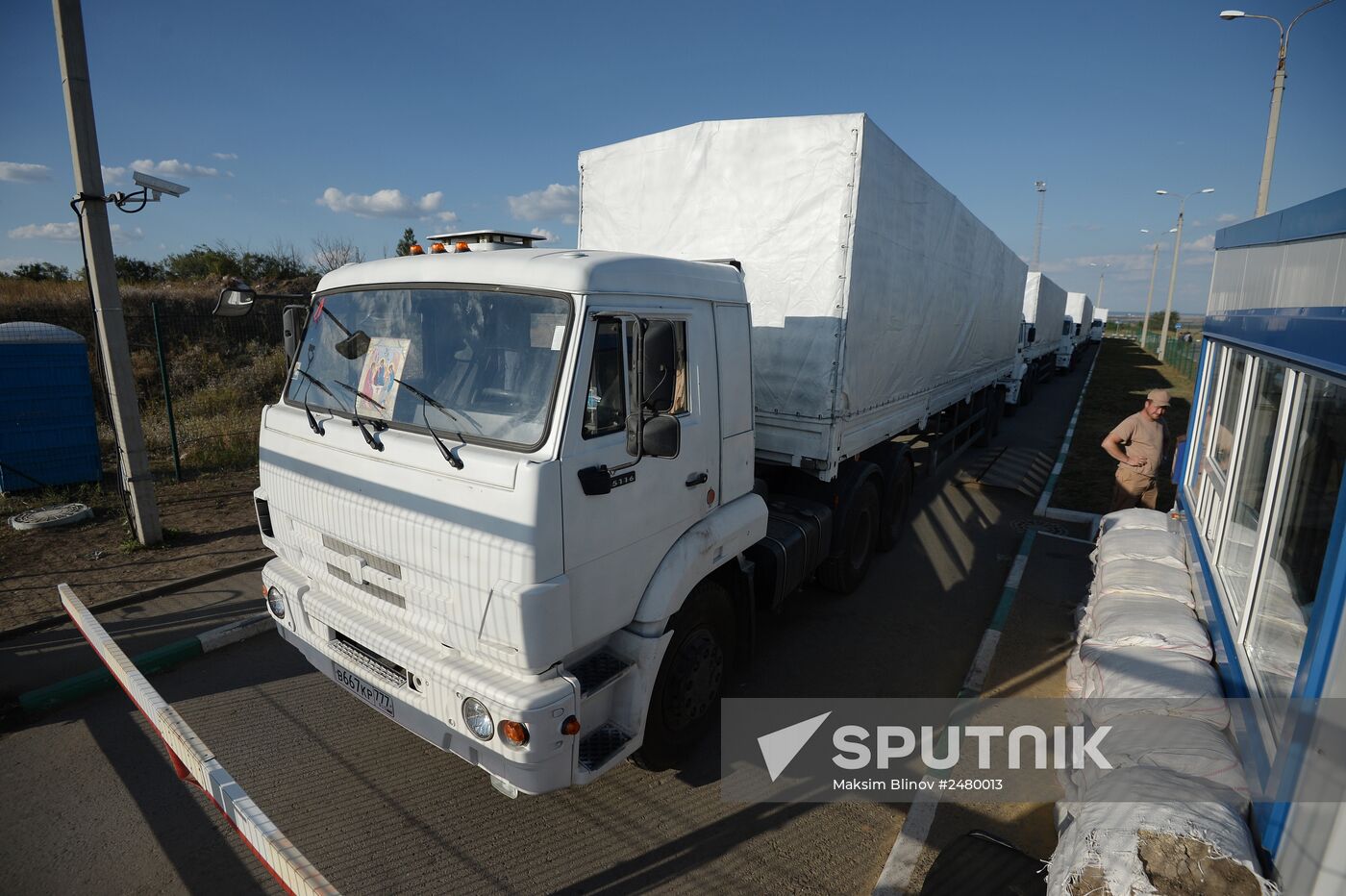 Humanitarian aid convoy for Ukraine's south-east at Donetsk border crossing point