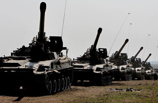 Competition between Russian Armed Forces self-propelled artillery batteries