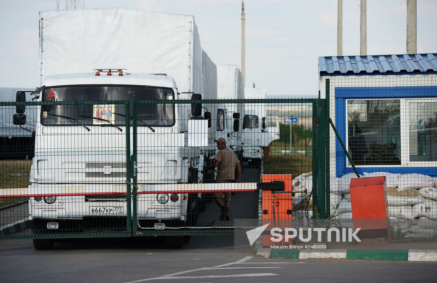 Humanitarian aid convoy for Ukraine's south-east at Donetsk border crossing point