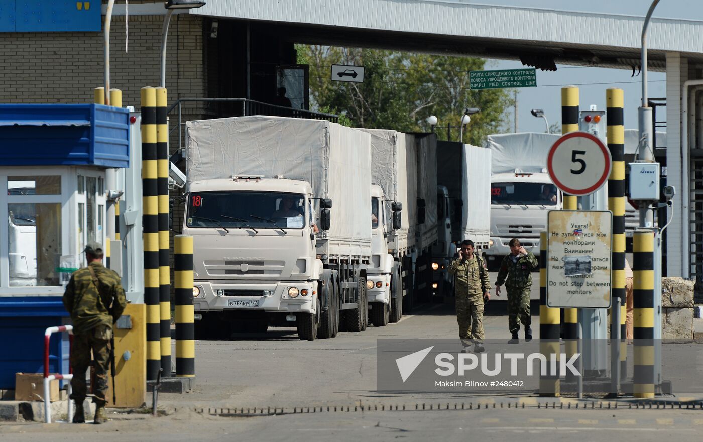 Russia's humanitarian aid convoy leaves Izvarino border crossing point, moves to Lugansk