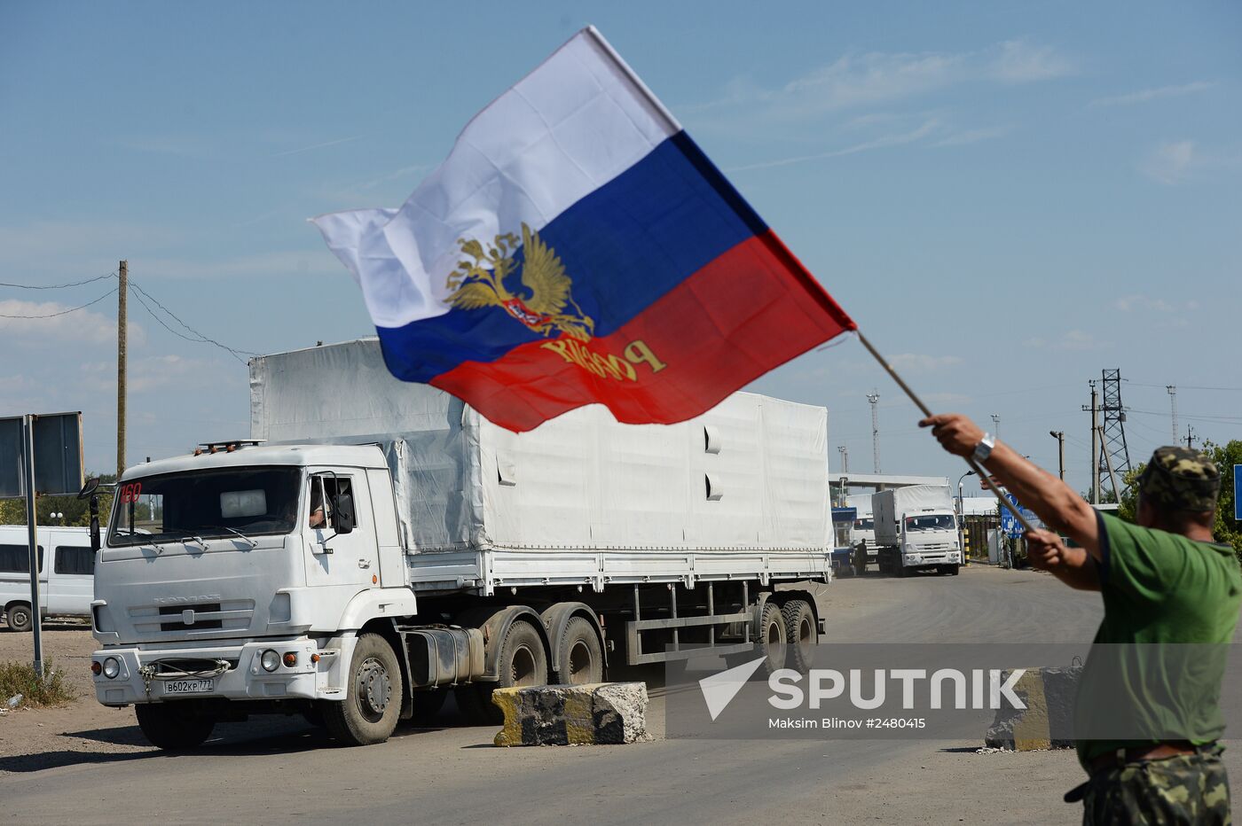 Russia's humanitarian aid convoy leaves Izvarino border crossing point, moves to Lugansk