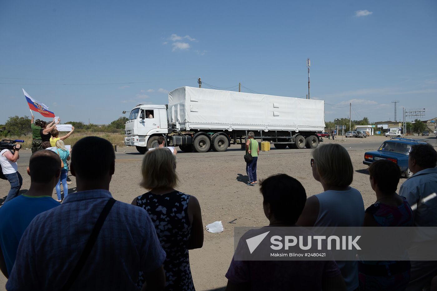 Russia's humanitarian aid convoy leaves Izvarino border crossing point, moves to Lugansk