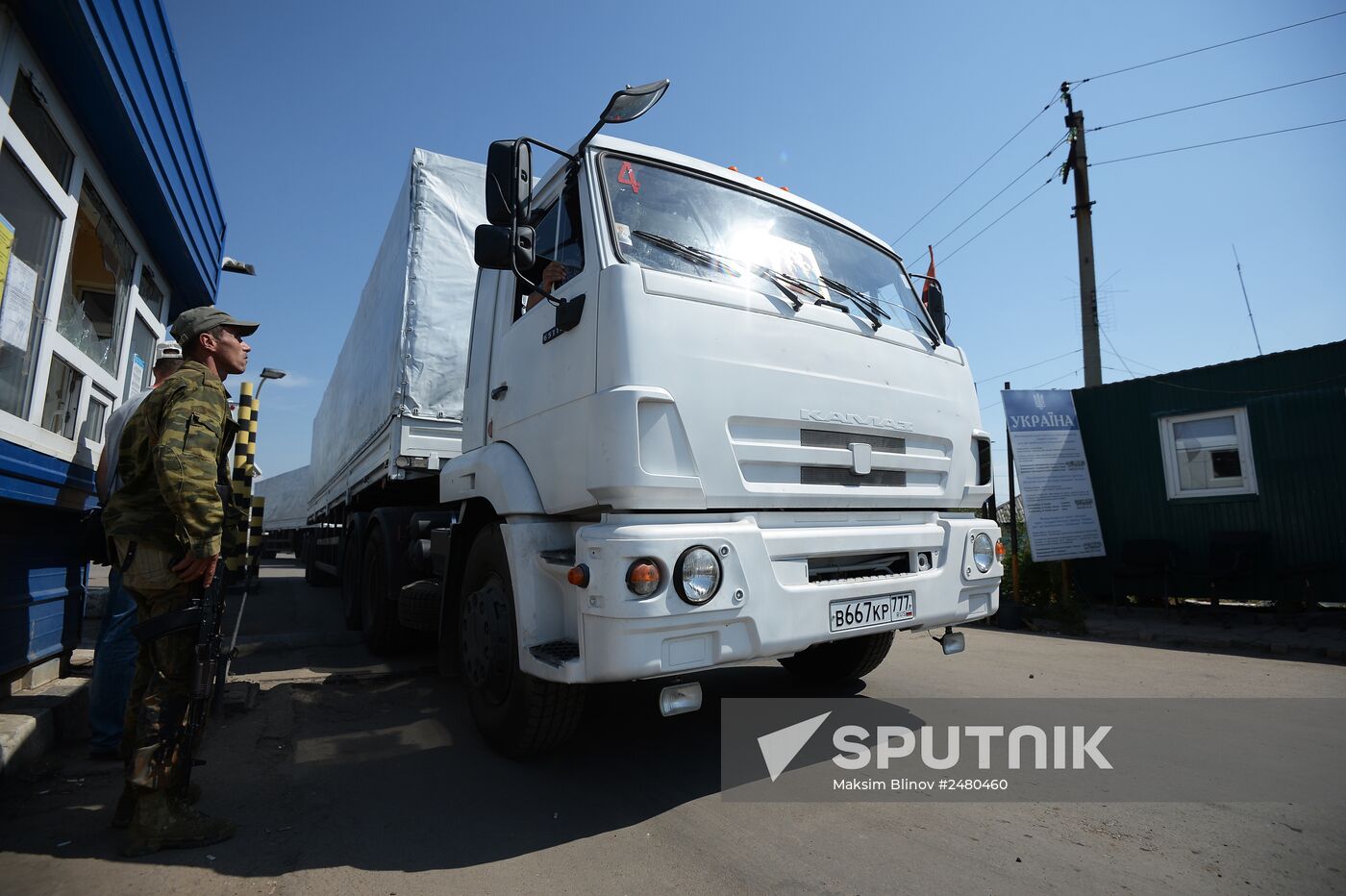 Russia's humanitarian aid convoy leaves Izvarino border crossing point, moves to Lugansk