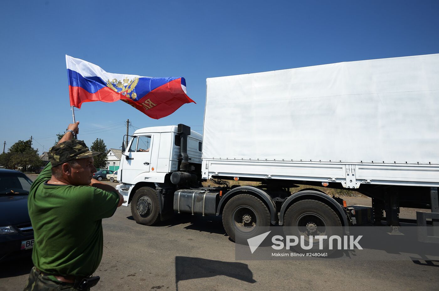 Russia's humanitarian aid convoy leaves Izvarino border crossing point, moves to Lugansk