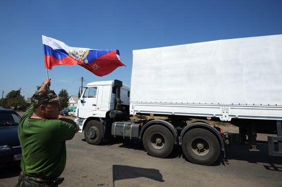 Russia's humanitarian aid convoy leaves Izvarino border crossing point, moves to Lugansk