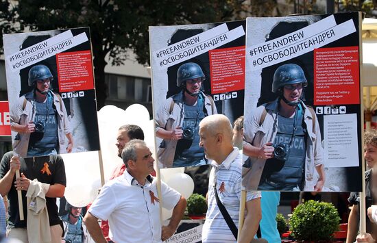 Rally supporting Andrei Stenin in central square of Belgrade
