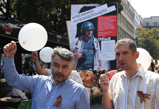 Rally supporting Andrei Stenin in central square of Belgrade