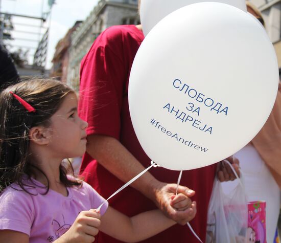 Rally supporting Andrei Stenin in central square of Belgrade
