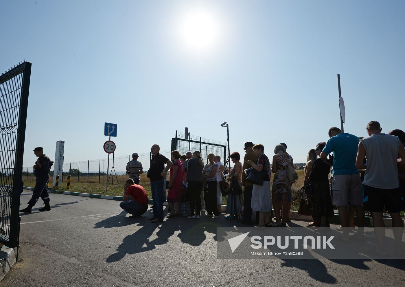 Residents of southeastern Ukraine at Donetsk border crossing point in Rostov Region, Russia