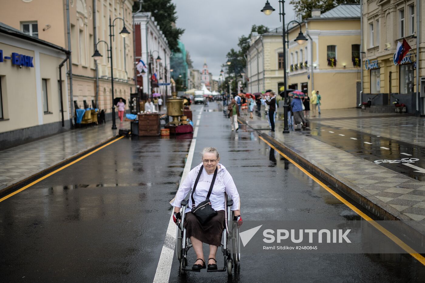Pedestrian area opens on Pyatnitskaya Street in Moscow