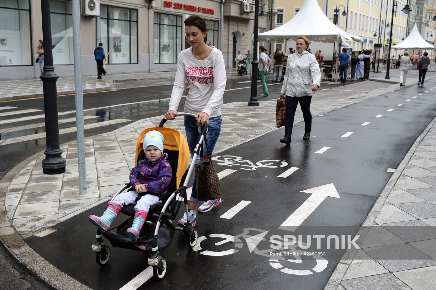 Pedestrian area opens on Pyatnitskaya Street in Moscow
