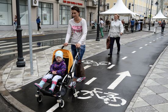Pedestrian area opens on Pyatnitskaya Street in Moscow