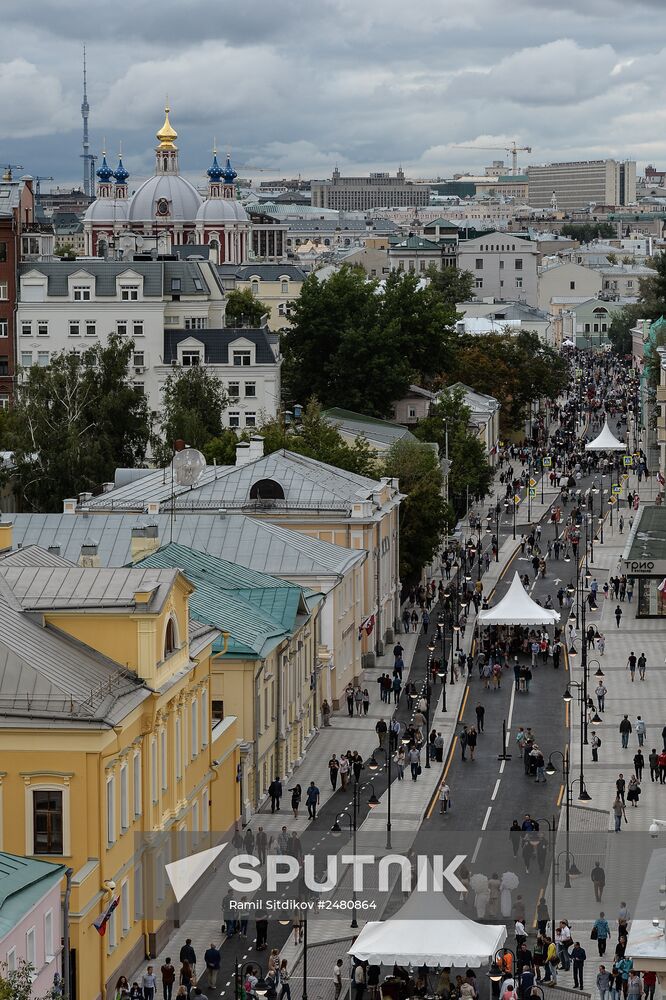 Pedestrian area opens on Pyatnitskaya Street in Moscow
