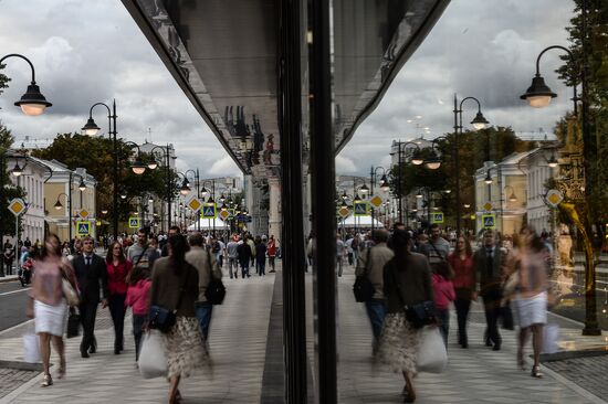 Pedestrian area opens on Pyatnitskaya Street in Moscow