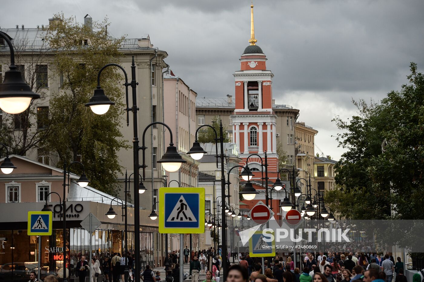 Pedestrian area opens on Pyatnitskaya Street in Moscow