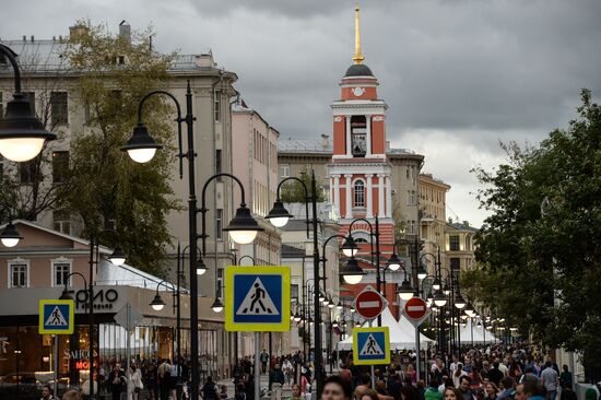 Pedestrian area opens on Pyatnitskaya Street in Moscow