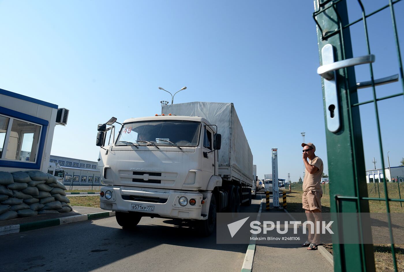 First trucks of Russia's humanitarian aid convoy come back from Ukraine