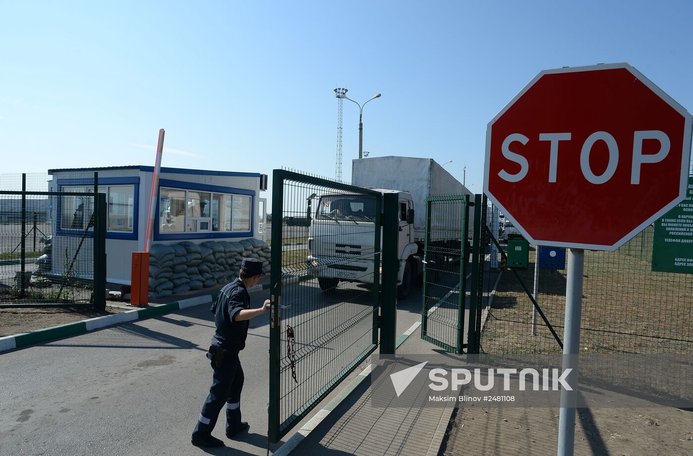 First trucks of Russia's humanitarian aid convoy come back from Ukraine