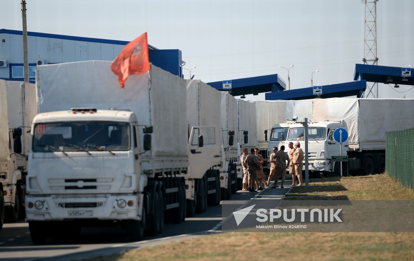 First trucks of Russia's humanitarian aid convoy come back from Ukraine